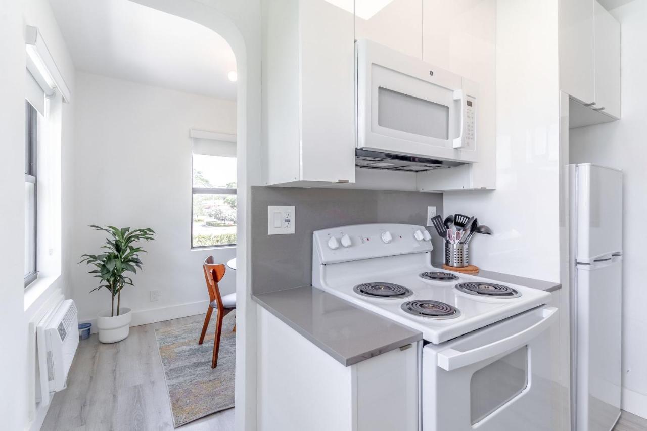 Renovated Apts With Kitchen, Fast Wifi, Smart Tv, Roku & Pool Onsite 4 Mi To Surfside Beach Apartment North Miami Luaran gambar